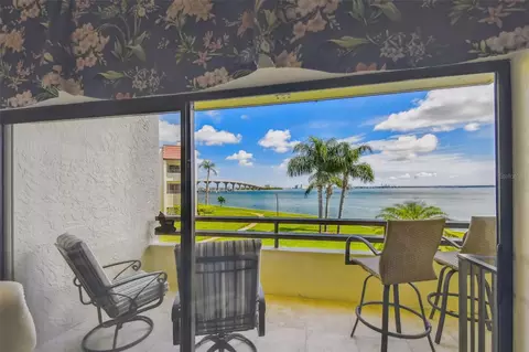 127 1st St E #103, Tierra Verde, FL 33715