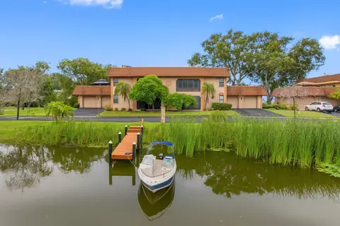 10226 Seminole Island Dr, Largo, FL 33773