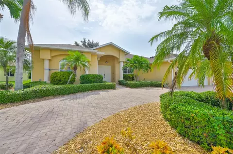 3723 Gaviota Dr, Sun City Center, FL 33573