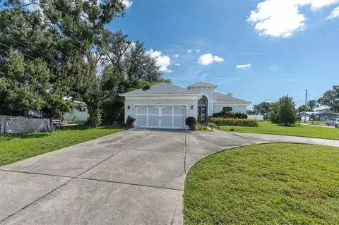 8591 Forsyth Dr, Seminole, FL 33772