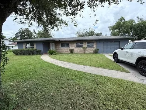 1406 Oakdale St, Plant City, FL 33563