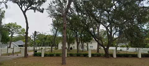 9725 131st St, Seminole, FL 33776