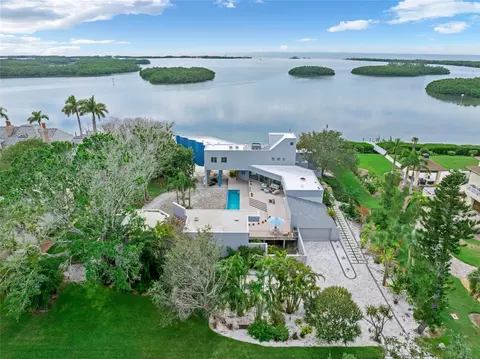 1761 Oceanview Dr, Saint Petersburg, FL 33715