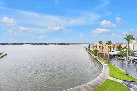 7700 Sun Island Dr S #401, South Pasadena, FL 33707