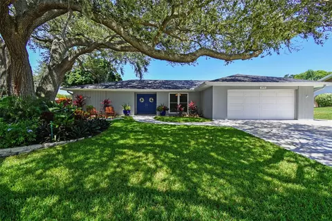 1975 Orange Ct, Dunedin, FL 34698