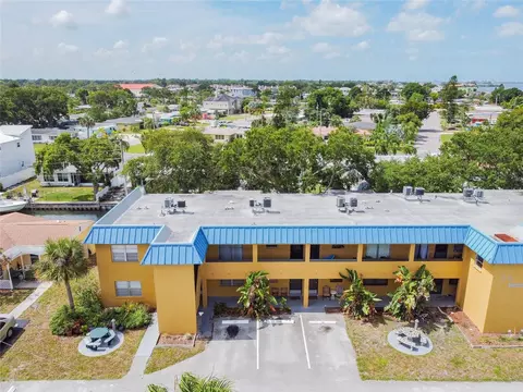 439 S Paula Dr #202, Dunedin, FL 34698