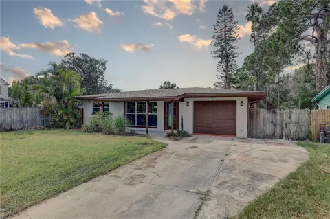 330 83rd Ave NE, Saint Petersburg, FL 33702