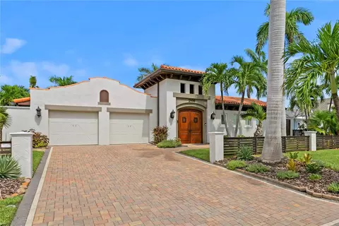 2950 Alton Dr, Saint Pete Beach, FL 33706