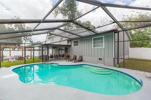 Exterior - 1610 Burning Tree Ln, Brandon, FL 33510 photo 7 of 12