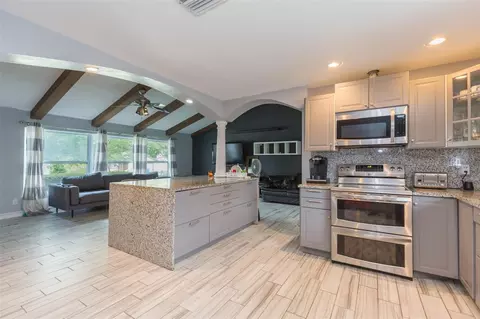 Kitchen - 1610 Burning Tree Ln, Brandon, FL 33510 photo 5 of 5