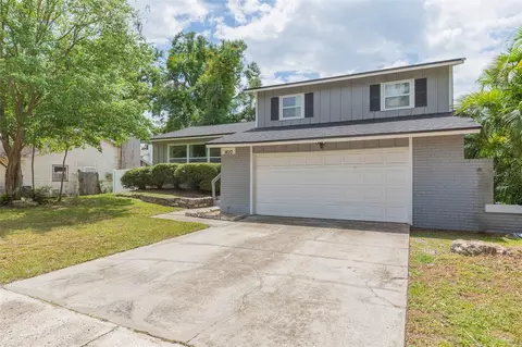 Exterior - 1610 Burning Tree Ln, Brandon, FL 33510 photo 3 of 12