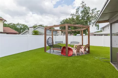 Exterior - 1610 Burning Tree Ln, Brandon, FL 33510 photo 10 of 12
