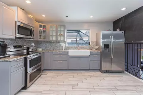 Kitchen - 1610 Burning Tree Ln, Brandon, FL 33510 photo 2 of 5