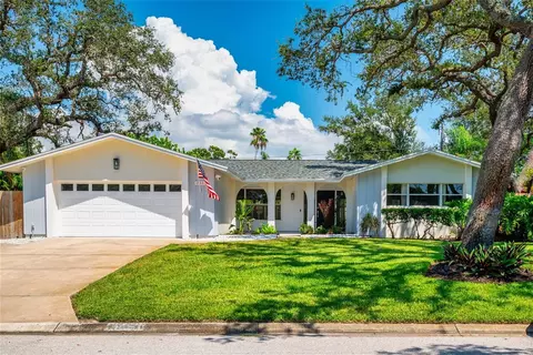 10221 Bay Hills Dr, Largo, FL 33774
