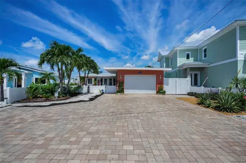 Exterior - 14223 E Parsley Dr, Madeira Beach, FL 33708 photo 2 of 10