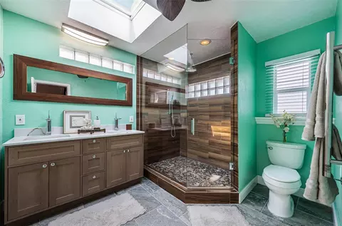 Bath - 14223 E Parsley Dr, Madeira Beach, FL 33708 photo 1 of 7