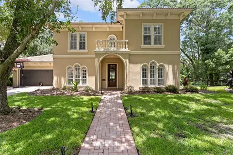 1940 Floresta View Dr, Tampa, FL 33618