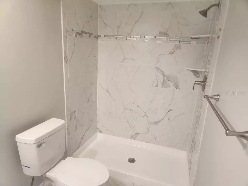 Bath - 2587 Countryside Blvd #6207, Clearwater, FL 33761 photo 2 of 4
