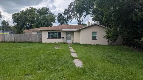 1301 N Barnes St, Plant City, FL 33563
