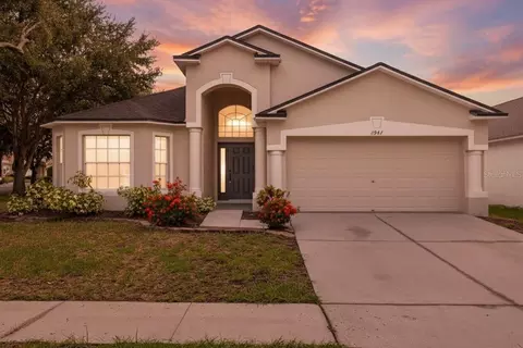 6947 Crown Lake Dr, Gibsonton, FL 33534