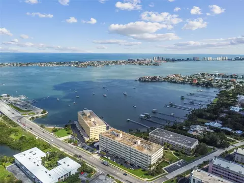 100 Bluff View Dr #607A, Belleair Bluffs, FL 33770