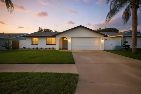 11206 Golden Ridge Dr, Seminole, FL 33772