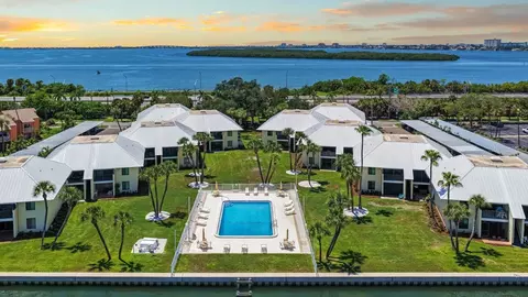 7300 Sunshine Skyway Ln S #202, Saint Petersburg, FL 33711