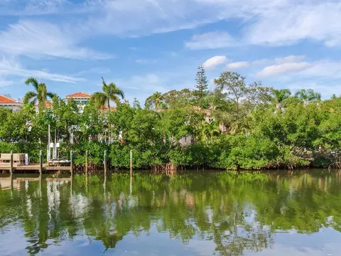 5001 S Shore Crest Cir, Tampa, FL 33609
