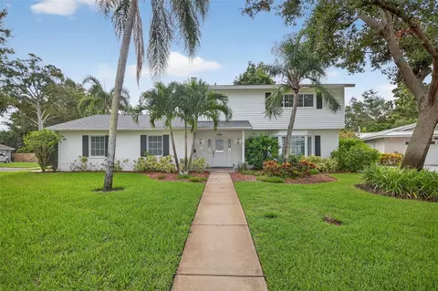 1901 Dormieone Rd N, Saint Petersburg, FL 33710