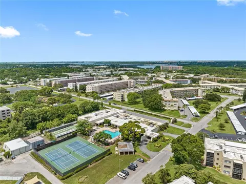 5975 Terrace Park Dr N #202, Saint Petersburg, FL 33709