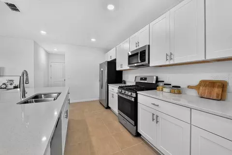 Kitchen - 13235 Commons Ave, Parrish, FL 34219 photo 2 of 3