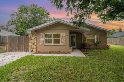 711 64th Avenue Dr E, Bradenton, FL 34203