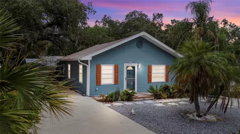 605 E Spruce St, Tarpon Springs, FL 34689