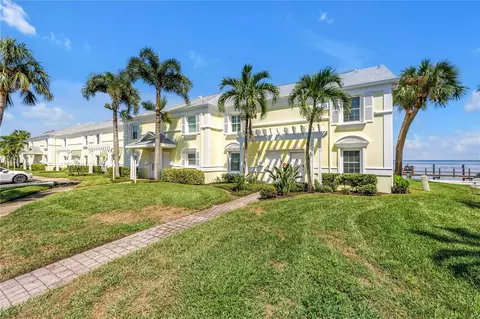 4982 Coquina Key Dr SE, Saint Petersburg, FL 33705