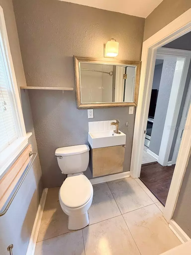 Bath - 2434 9th Ave N, Saint Petersburg, FL 33713 photo 3 of 4
