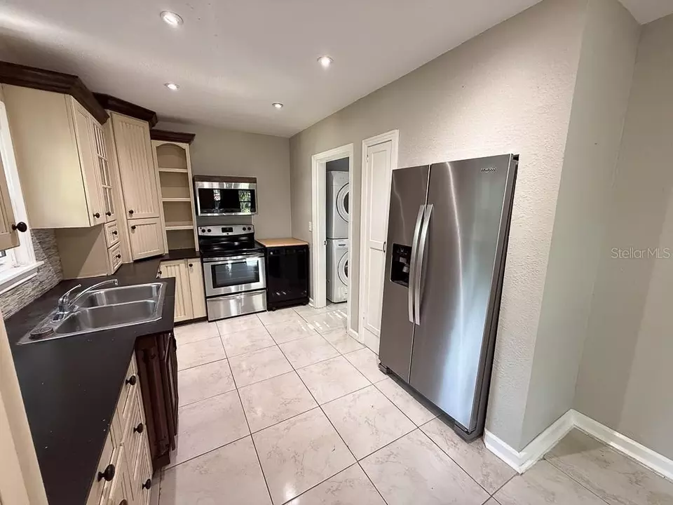 Kitchen - 2434 9th Ave N, Saint Petersburg, FL 33713 photo 3 of 6