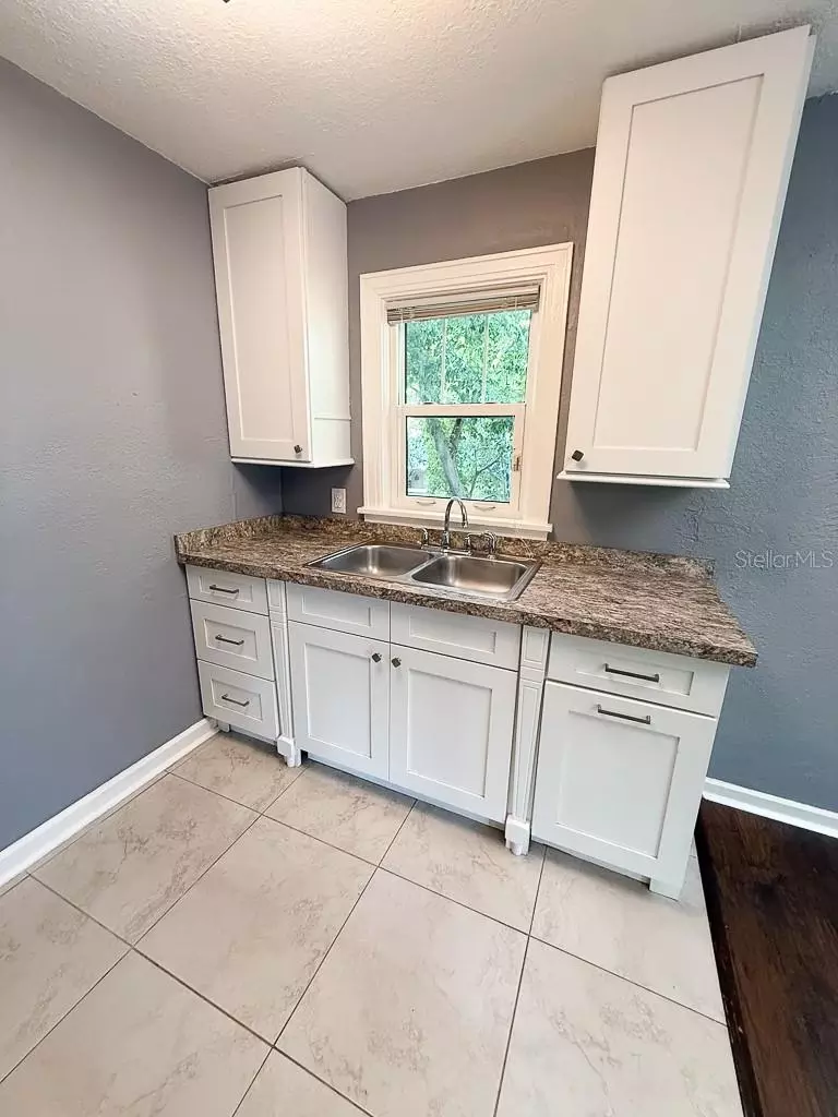 Kitchen - 2434 9th Ave N, Saint Petersburg, FL 33713 photo 5 of 6