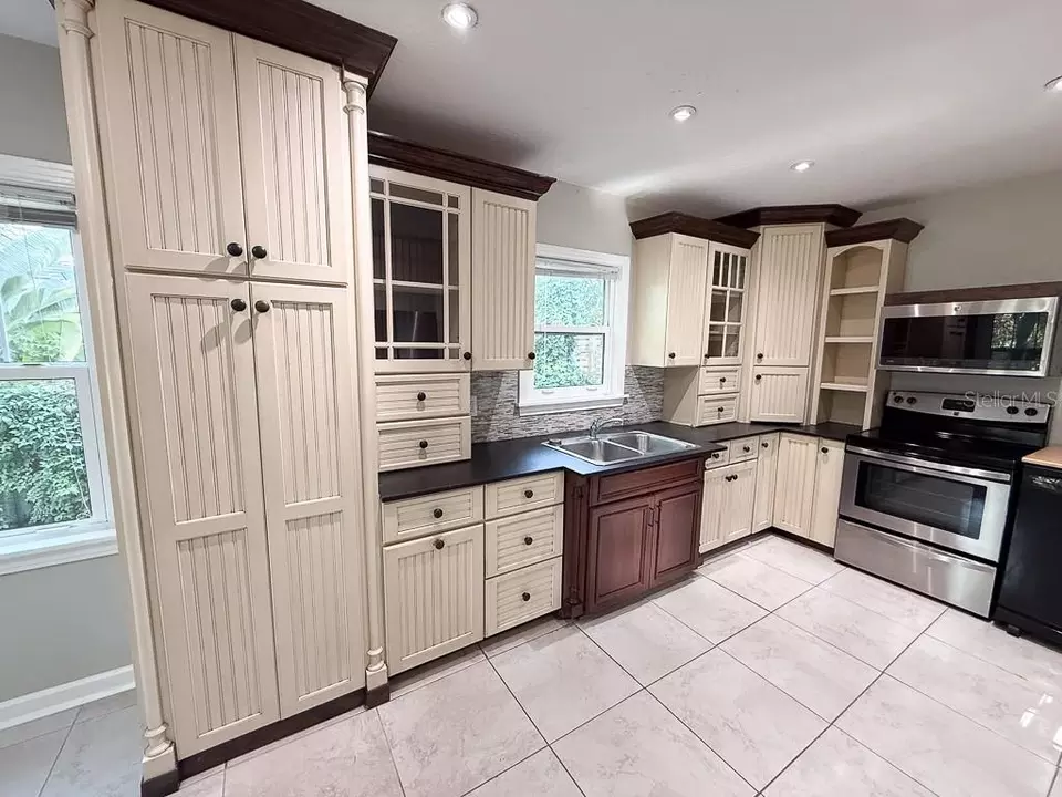 Kitchen - 2434 9th Ave N, Saint Petersburg, FL 33713 photo 2 of 6