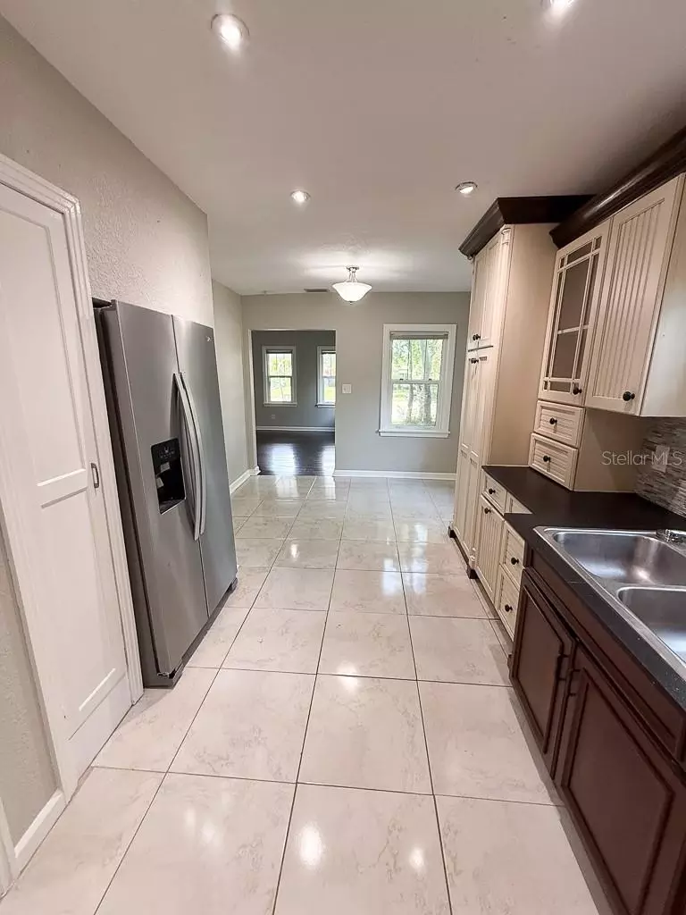 Kitchen - 2434 9th Ave N, Saint Petersburg, FL 33713 photo 4 of 6