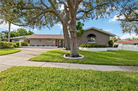 14039 Leeward Dr, Seminole, FL 33776