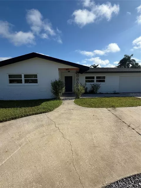 897 45th Ave NE, Saint Petersburg, FL 33703