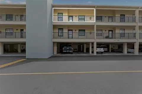 460 S Paula Dr #305, Dunedin, FL 34698