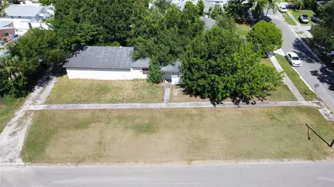 200 SW Madison Cir N, Saint Petersburg, FL 33703