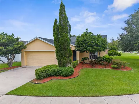6338 Twin Bridges Dr, Zephyrhills, FL 33541