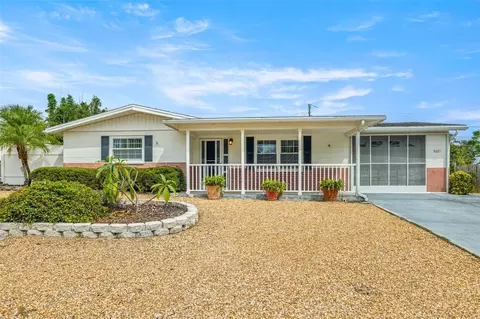 5021 Phoenix Ave, Holiday, FL 34690