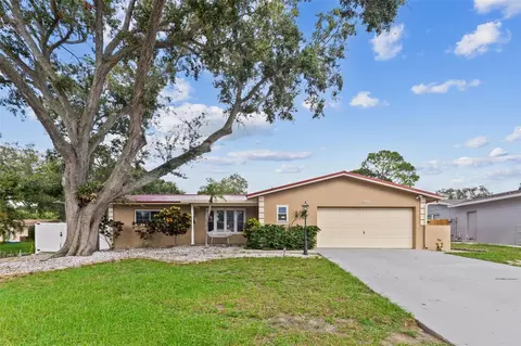8667 139th St, Seminole, FL 33776