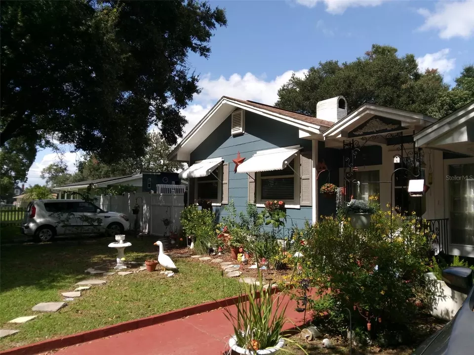 Exterior - 5804 10th St, Zephyrhills, FL 33542 photo 2 of 11