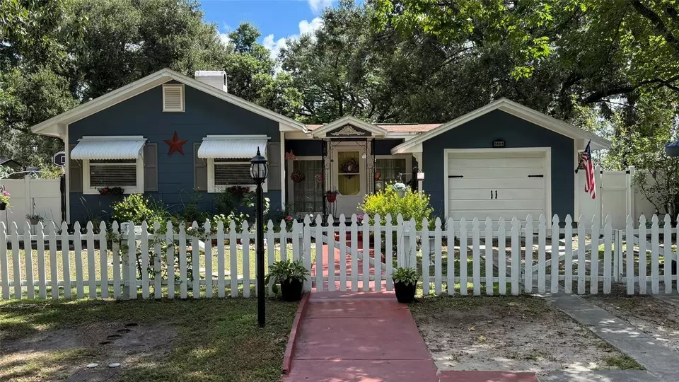 Exterior - 5804 10th St, Zephyrhills, FL 33542 photo 1 of 11