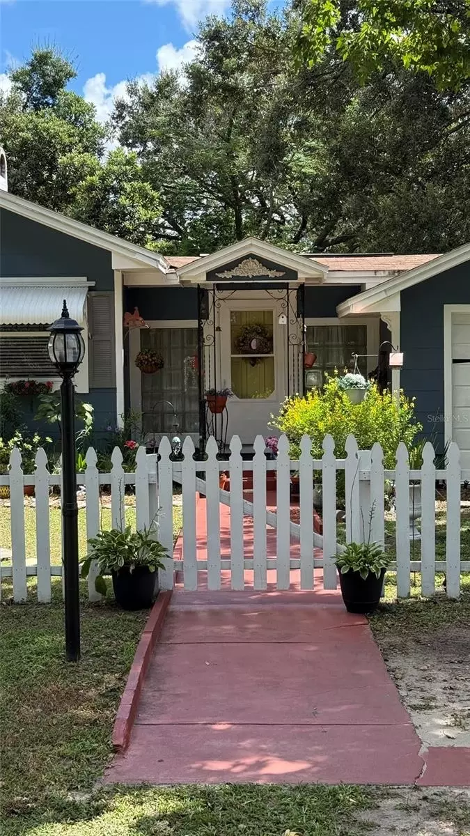 Exterior - 5804 10th St, Zephyrhills, FL 33542 photo 3 of 11