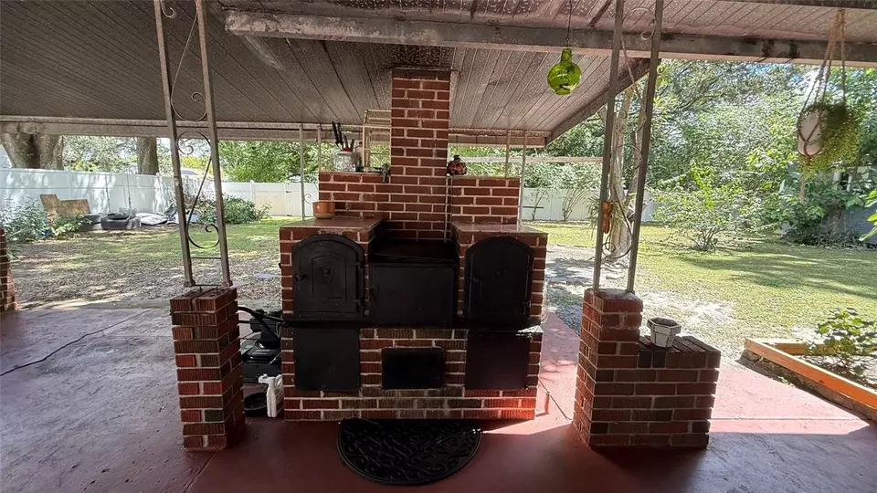 Exterior - 5804 10th St, Zephyrhills, FL 33542 photo 8 of 11
